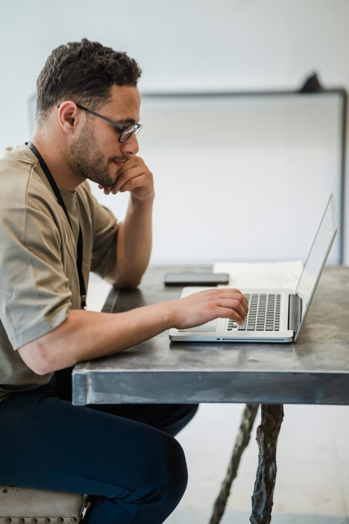Man studying on a computer while completing a florida online real estate course for licensing preparation