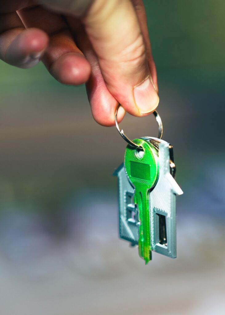 Real estate agent holding house keys after earning a Florida real estate license